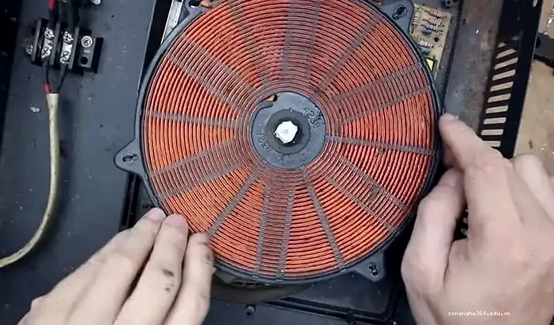 Cách 2 Sửa chữa bên trong bếp từ lỗi E1
