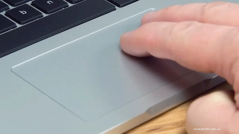 Chuột cảm ứng laptop bị giật gây khó khăn khi làm việc