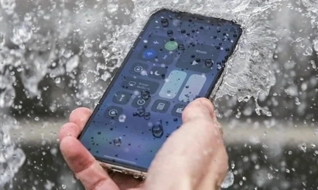 Điện thoại iPhone bị vào nước gây hư hỏng Camera Truedepth