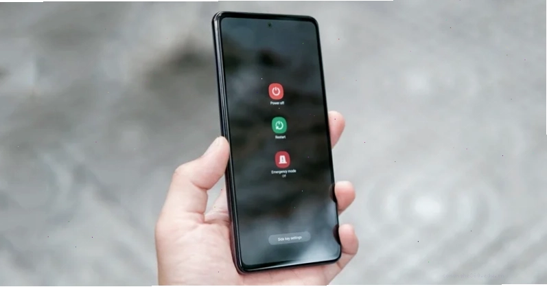 Khởi động lại điện thoại Android để sửa lỗi mic Free Fire