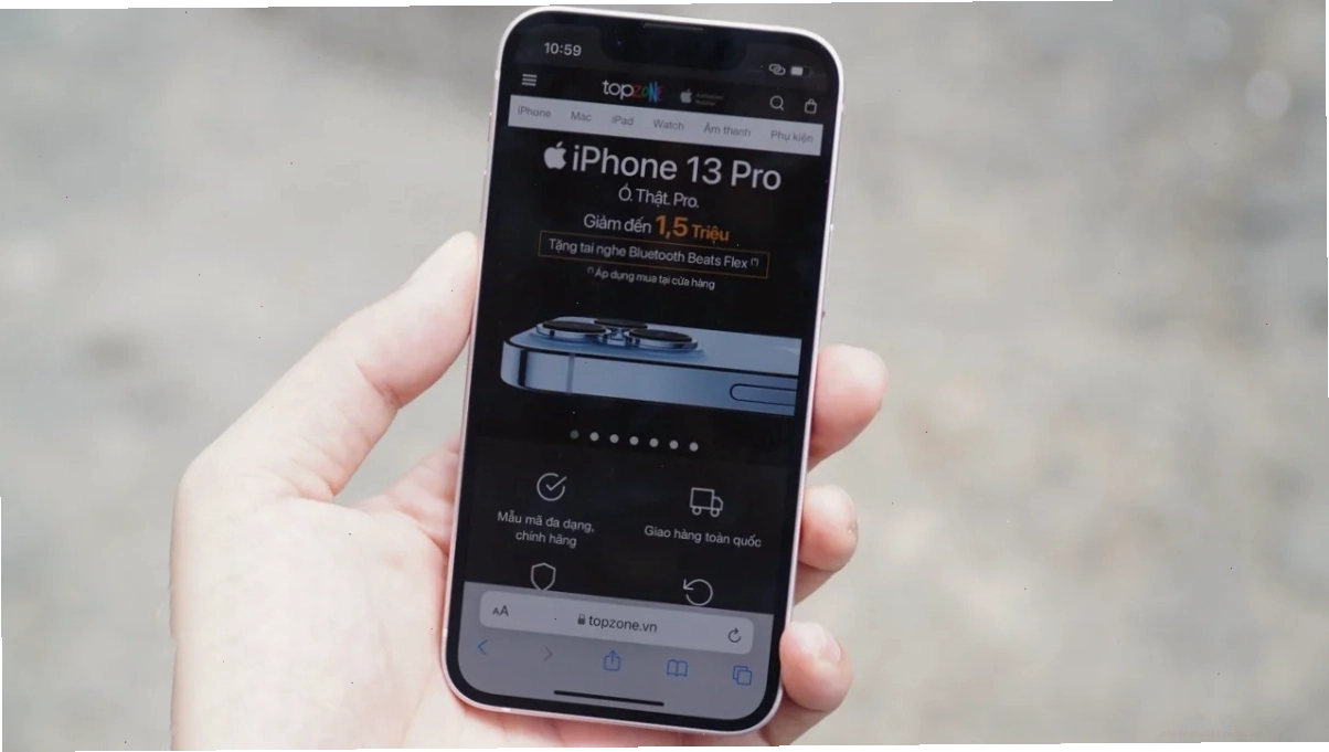 Khởi động lại iPhone để khắc phục lỗi màn hình bị phóng to