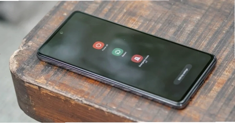 Khởi động lại thiết bị để khắc phục máy ảnh điện thoại Samsung bị lỗi