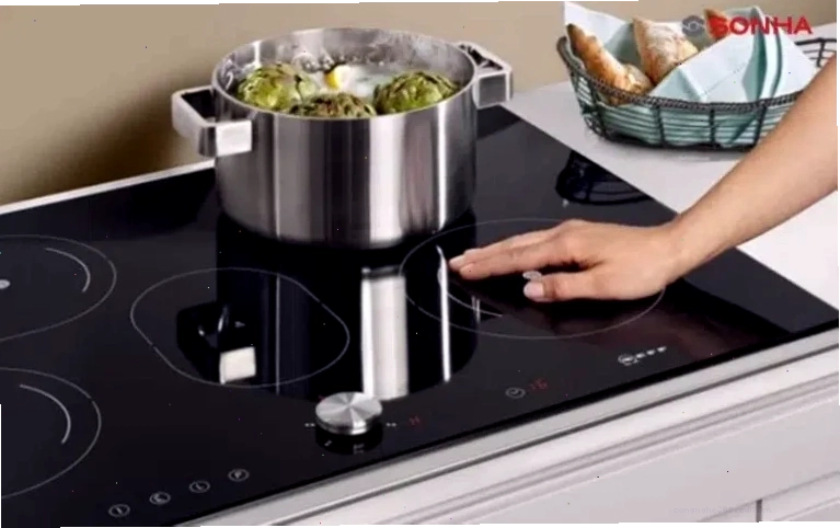 Kiểm tra đáy nồi trước khi nấu ăn