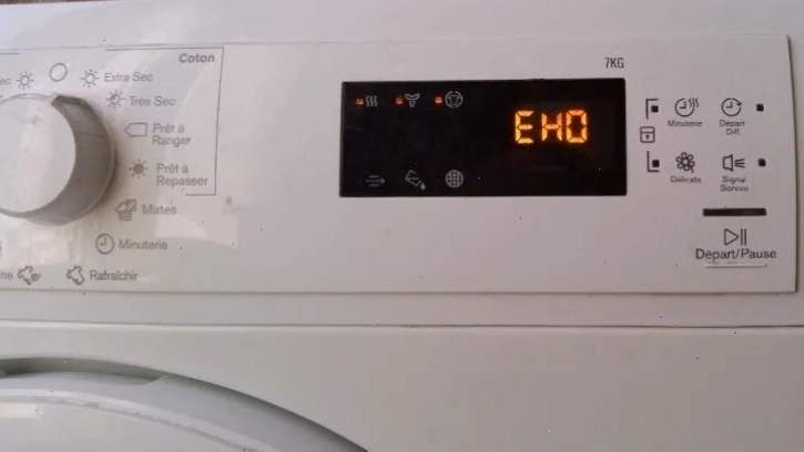 Kiểm tra nguồn điện khi máy giặt Electrolux báo lỗi EHO