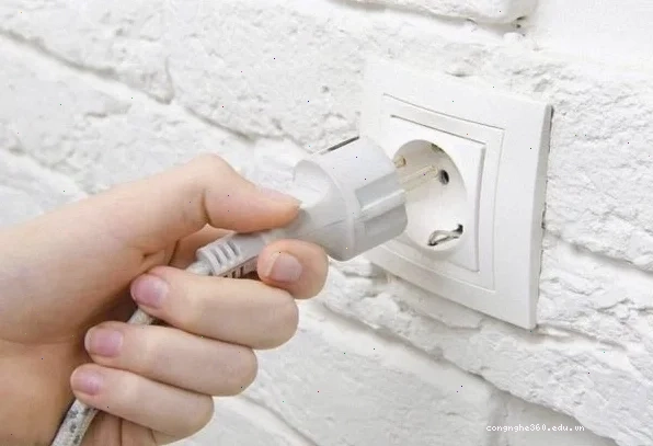 Kiểm tra nguồn điện máy giặt LG báo lỗi AE