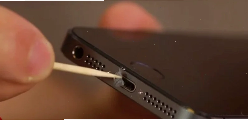 Kiểm tra phụ kiện kết nối để khắc phục lỗi không hỗ trợ trên iPhone