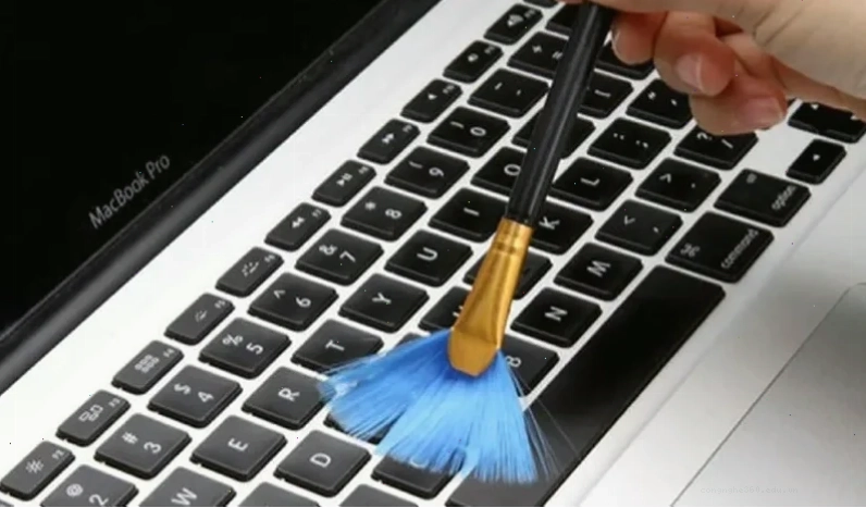 Mang laptop đi sửa lỗi phím Shift tại trung tâm uy tín
