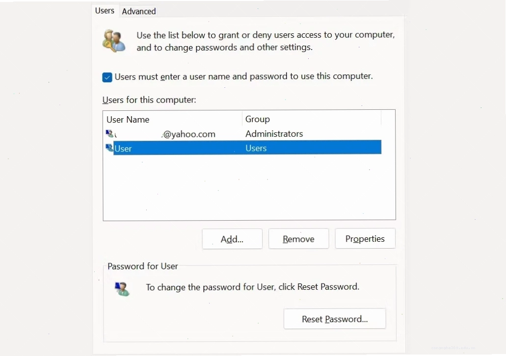 Tab Users hiển thị người dùng trên máy tính