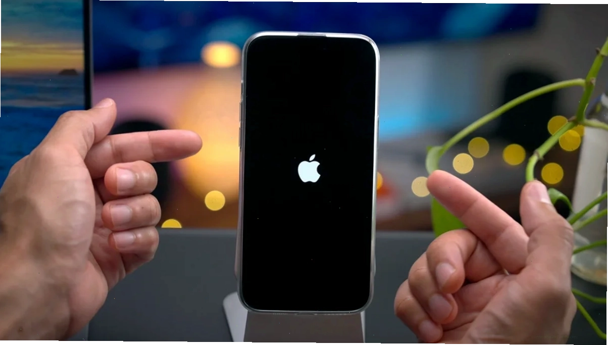 Thao tác ba ngón tay thu nhỏ màn hình iPhone