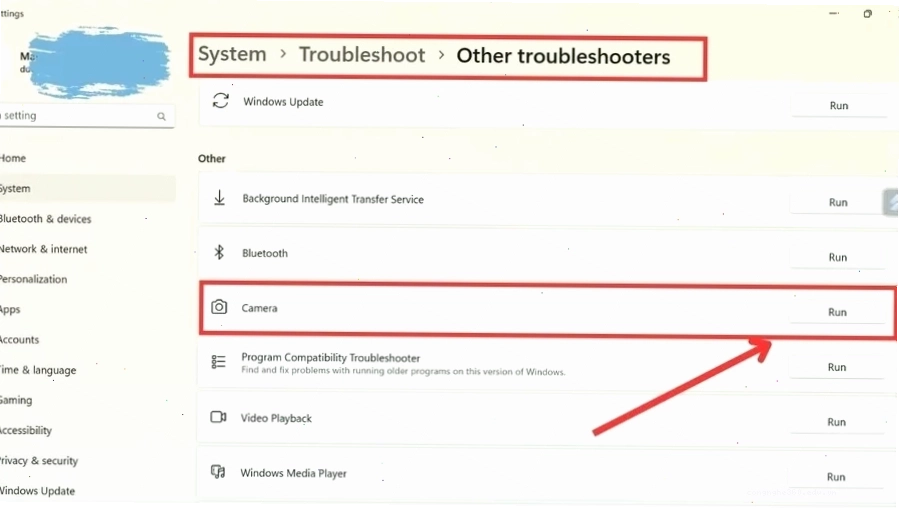 Vào Settings > System > Troubleshoot > Other troubleshooters và chọn Camera để chạy trình khắc phục sự cố của Windows