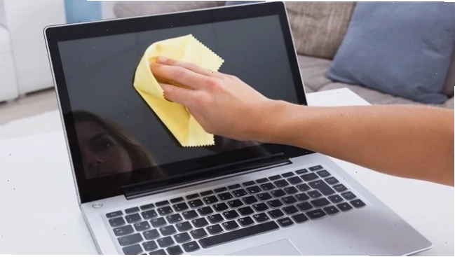 Vệ sinh màn hình laptop