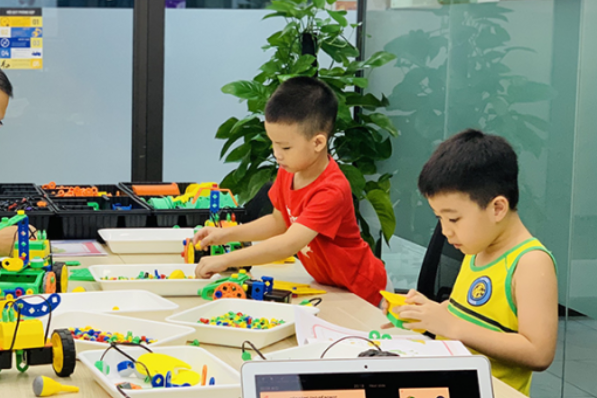 khoa-hoc-trai-nghiem-robotics-lego-education-spike-1