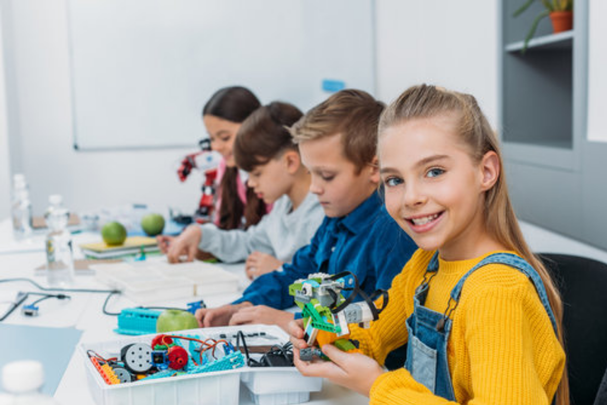 robotics-ho-tro-tre-ren-luyen-ky-nang-the-ky-21-1